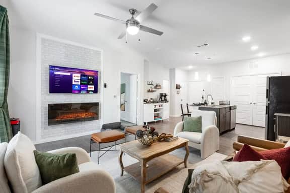 Regal Hideaway | Pool Near Lackland + Med Ctr Gym!